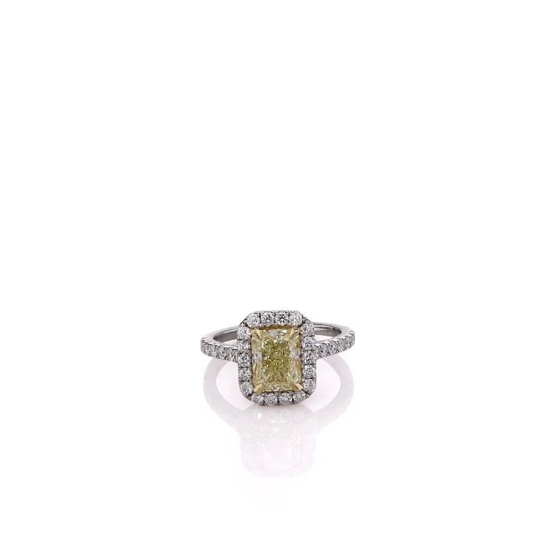 18k White Gold Rectangular Center Yellow and White Diamond Ring